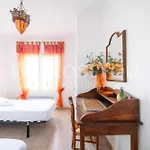 Wehostyou - Belle Maison Roses, Mas Bosca 12