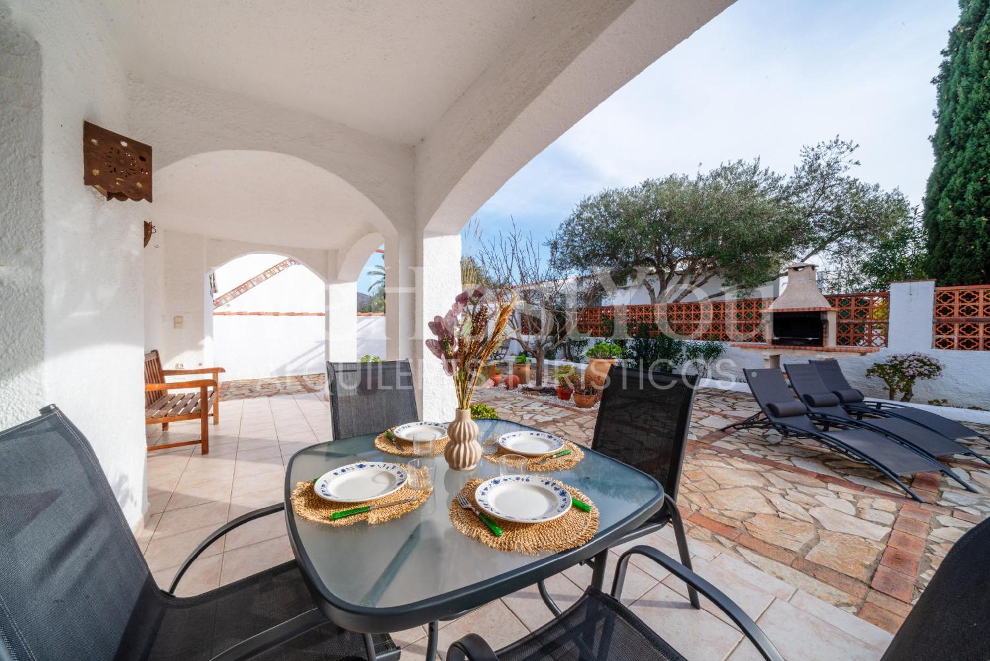 Сasa de vacaciones Wehostyou - Belle Maison Roses, Mas Bosca 12 *